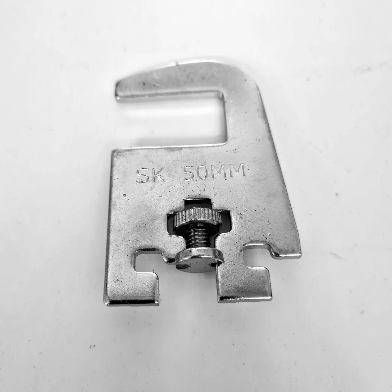 Braket Pipa Kotak 5 Cm Stainless Steel Daun Braket H5 Penyangga Besi Pipa Kotak Display Mannequin Termurah